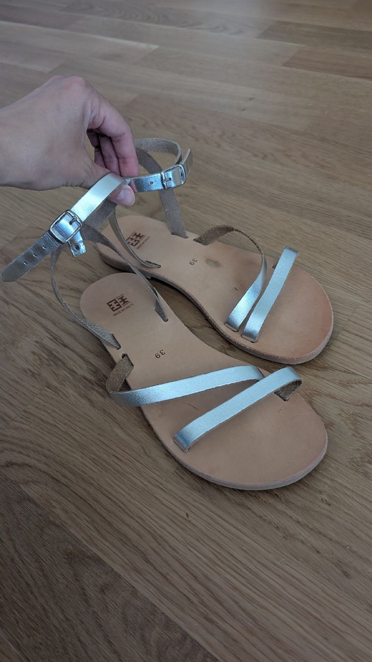 Scarpe da donna: Leder Sandalen gr 39 – Nuovo (secondo la descrizione) da Root venduto da vin_wr2l 1