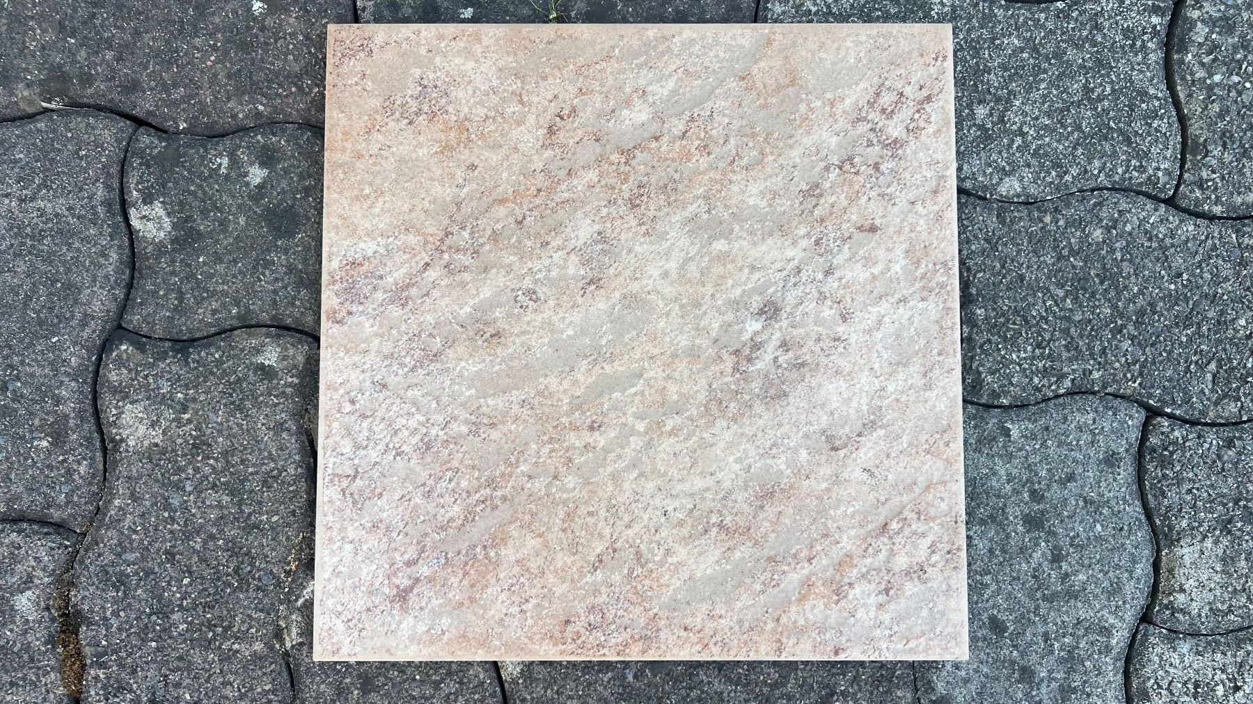 Rivestimenti per pavimenti: 96 Bodenplatten 33x33cm Steinoptik braun/grau NEU – Nuovo e nell'imballaggio originale da Schübelbach venduto da Dolly990_2