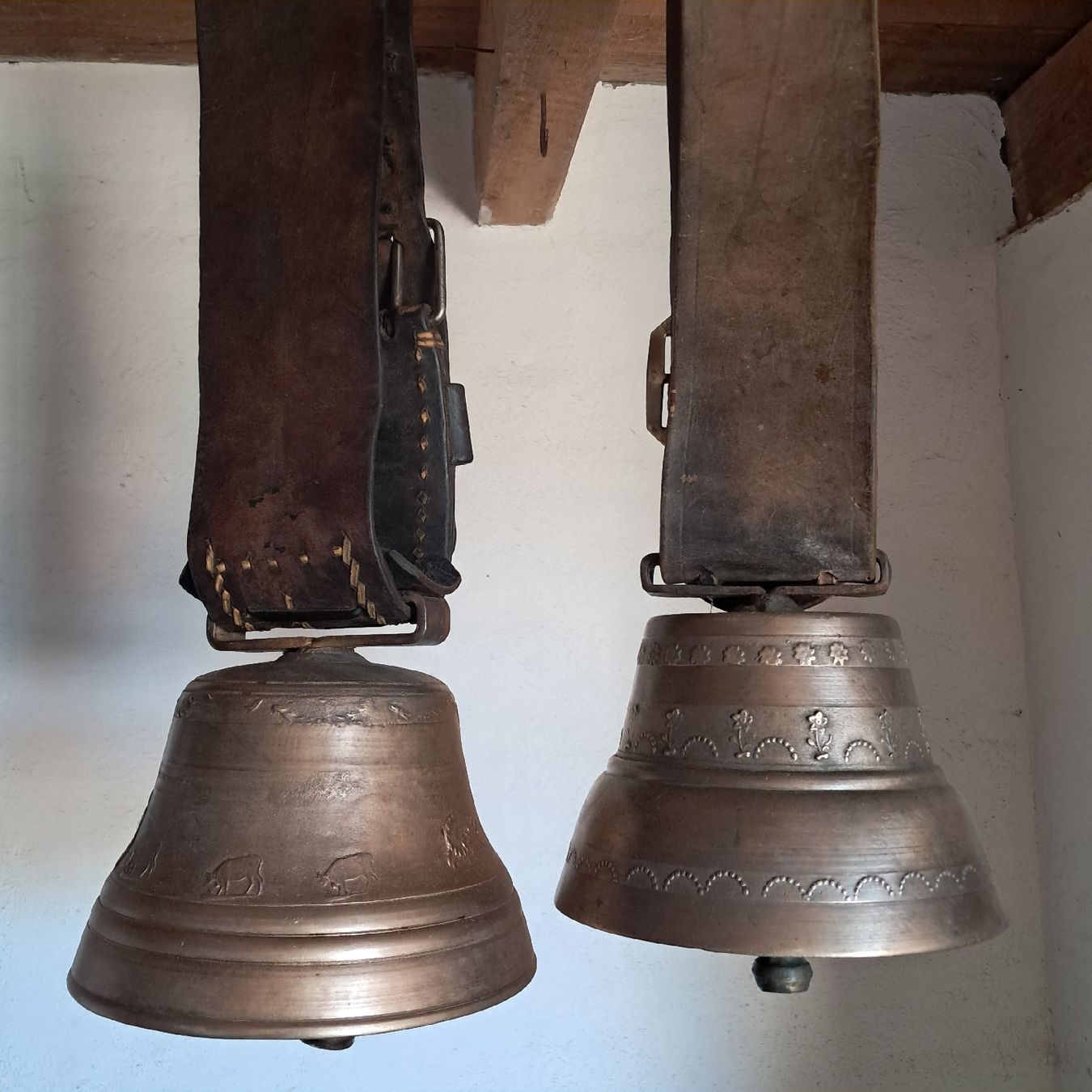 Glocken & Treicheln: 2 ALTE GLOCKEN  – Gebraucht aus Murten von SHETHOF 7