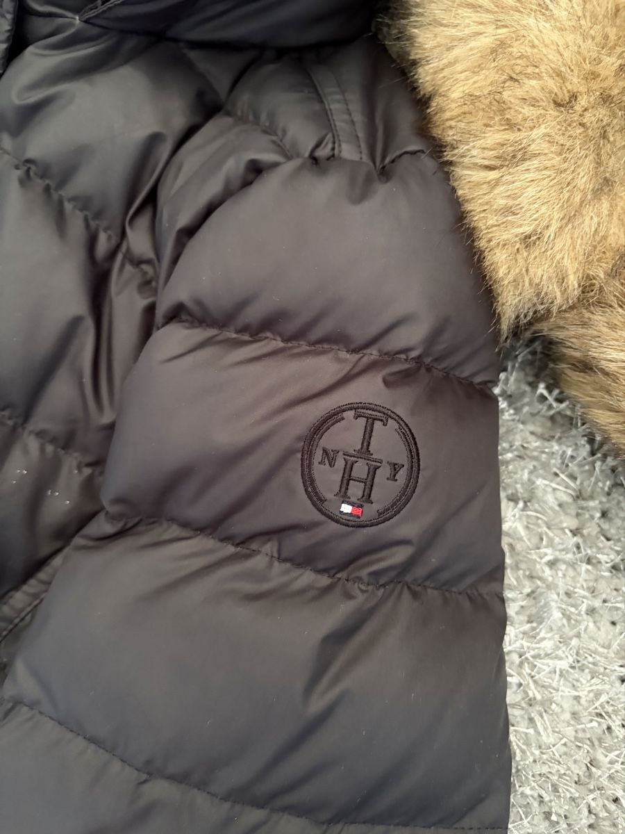 Tommy Hilfiger Giacche: Tommy Hilfiger Black Down Padded Winter Jacket, S – Difettoso da Brislach venduto da edu_t6pq 1
