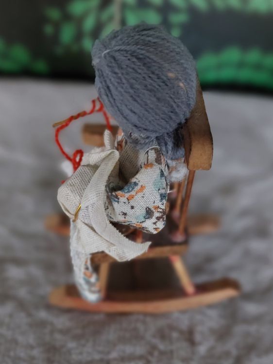 KONTONTY Puppenhaus Schaukelstuhl - Miniatur Möbel Für Puppenhäuser & Deko