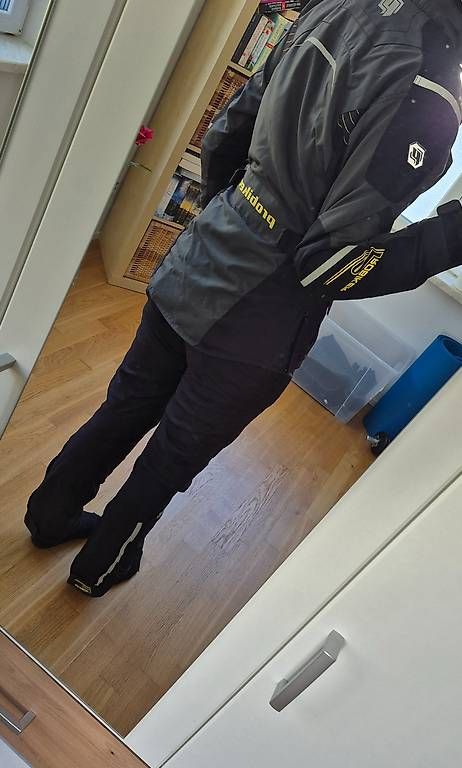 Jacken: Motorradhose und Jacke Damen – Gebraucht aus Glarus von nad_7vrv 1