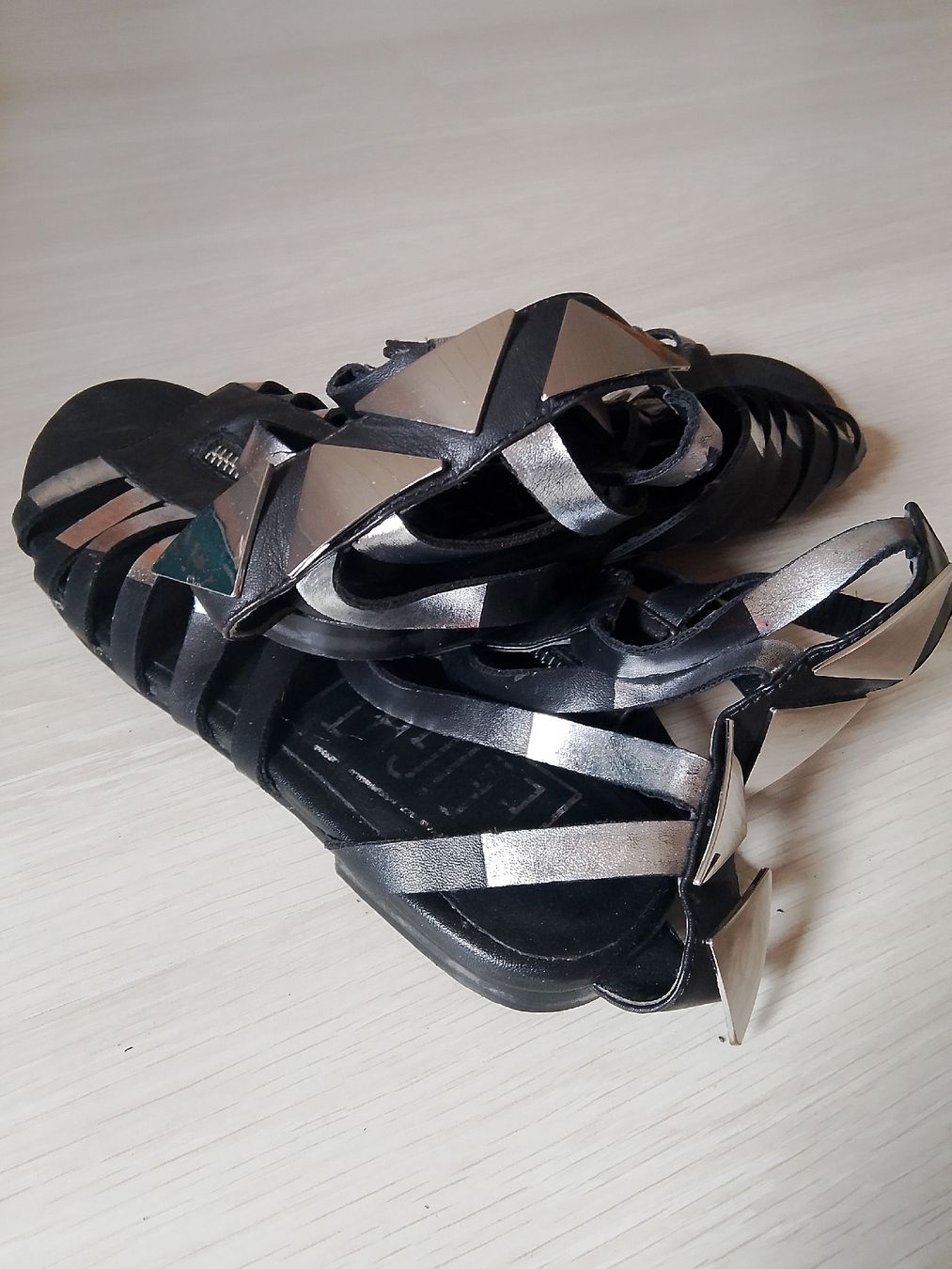 Scarpe da donna: Sandalen  – Usato da Sirnach venduto da Marketeria 1