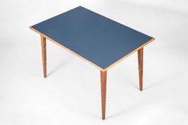 Linoleum Tisch