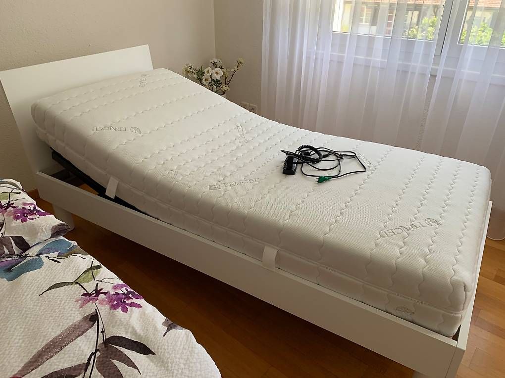 Letti: Bett mit elektrischem Einlegerahmen – Usato da Bülach venduto da schoggimartini