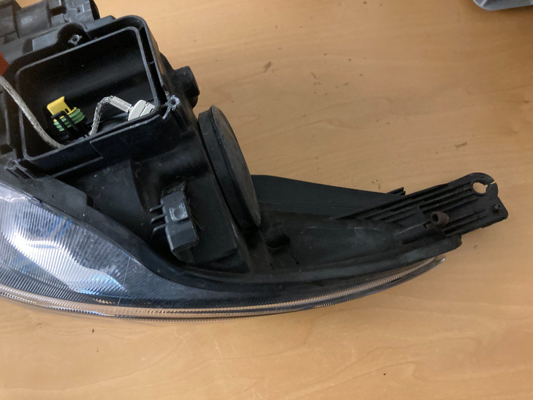Ford Fari: Ford Focus RS Scheinwerfer Rechts 22210484 – Usato da Cham venduto da WB2223 4