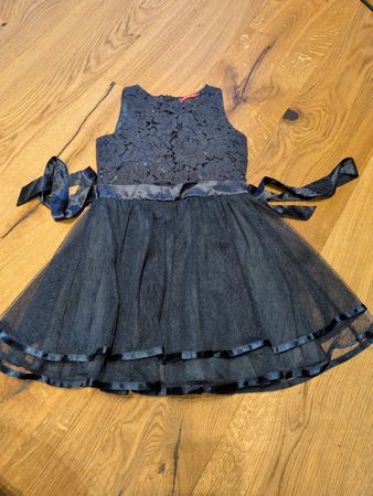 Festliches Kleid dunkelblau mit Spitze Grösse 4-6 Jahre