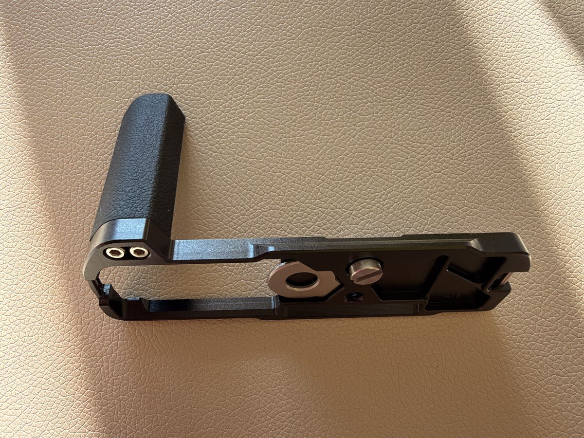 Panasonic Kamera: L-Bracket Lumix S9 – Gebraucht aus Winterthur von R2D_Y7C