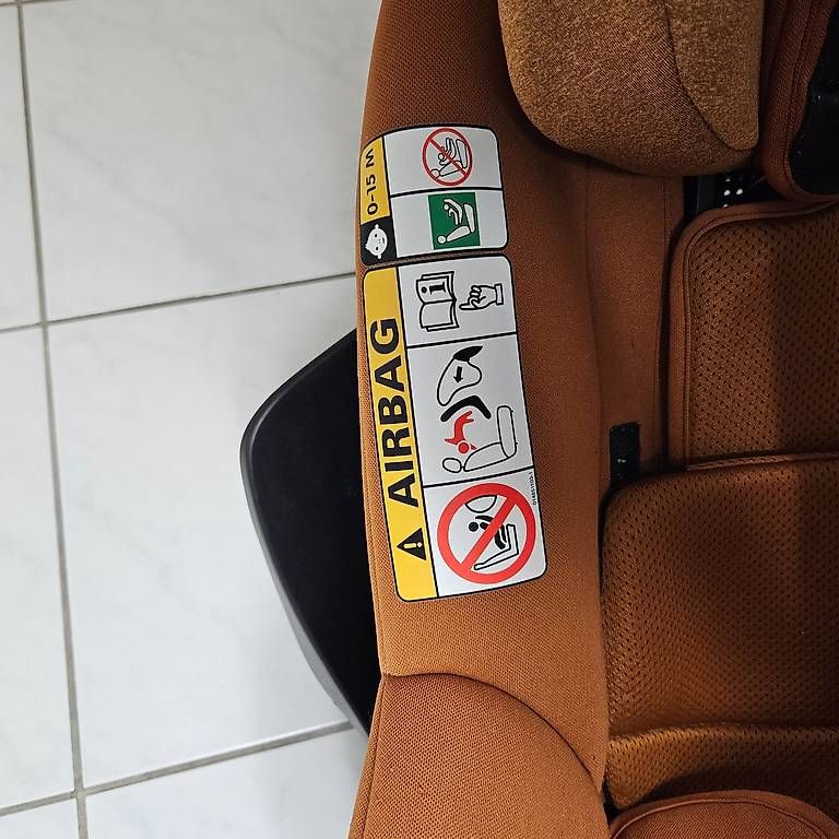 Seggiolini per auto: Auto Kindersitz Maxi Cosi – Usato da Kägiswil venduto da Gestaltungsatelier 2
