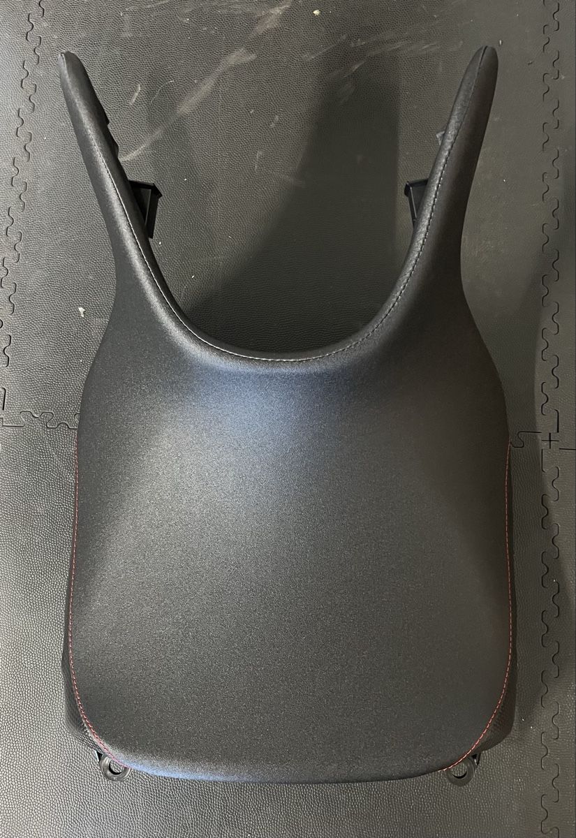 Yamaha Tutti i ricambio per moto: Yamaha VMAX 1700 VMX17 selle basse neuve – Nuovo e nell'imballaggio originale da Fribourg venduto da jul_65j9