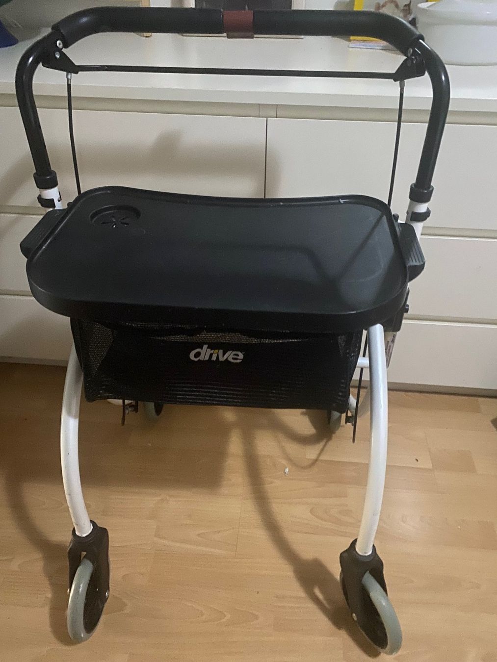 Aides à la marche: Rollator Compact – D'occasion à Möhlin par juin1992 1