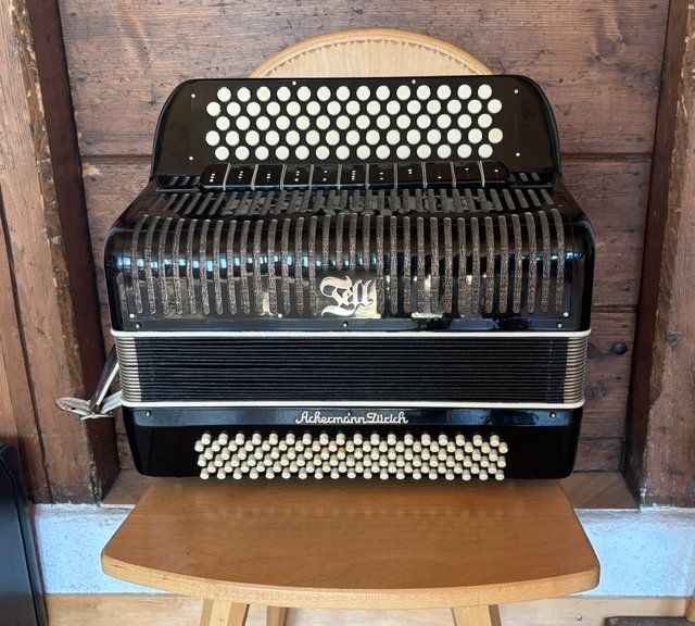 Strumenti musicali: Tell Bachenbülach 4 chörig C-Griff – Usato da Frutigen venduto da MoMeJa 1