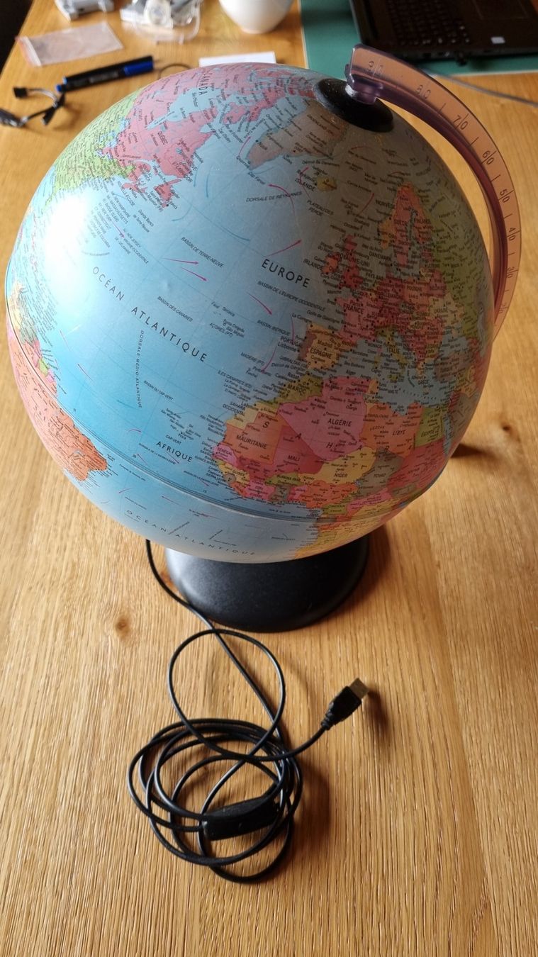 Globus Lampade: Globe terrestre lumineux  /Beleuchteter Globus mit Sternbild – Usato da Couvet venduto da Mima0077 3