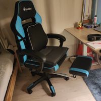Fauteuil gamer tectake bleu et noir avec repose-pieds
