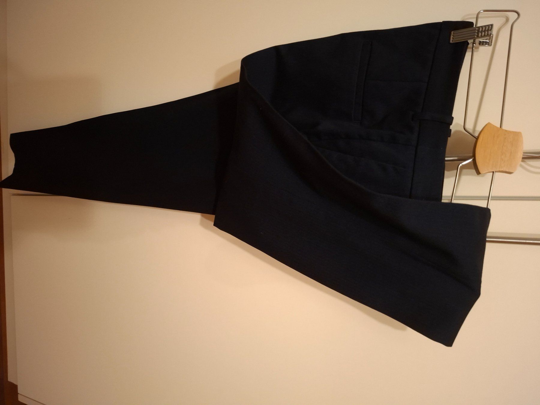 H&M Pantaloni: Damen/Mädchen Office Hosen – Usato da Allenwinden venduto da and_h8q9 1