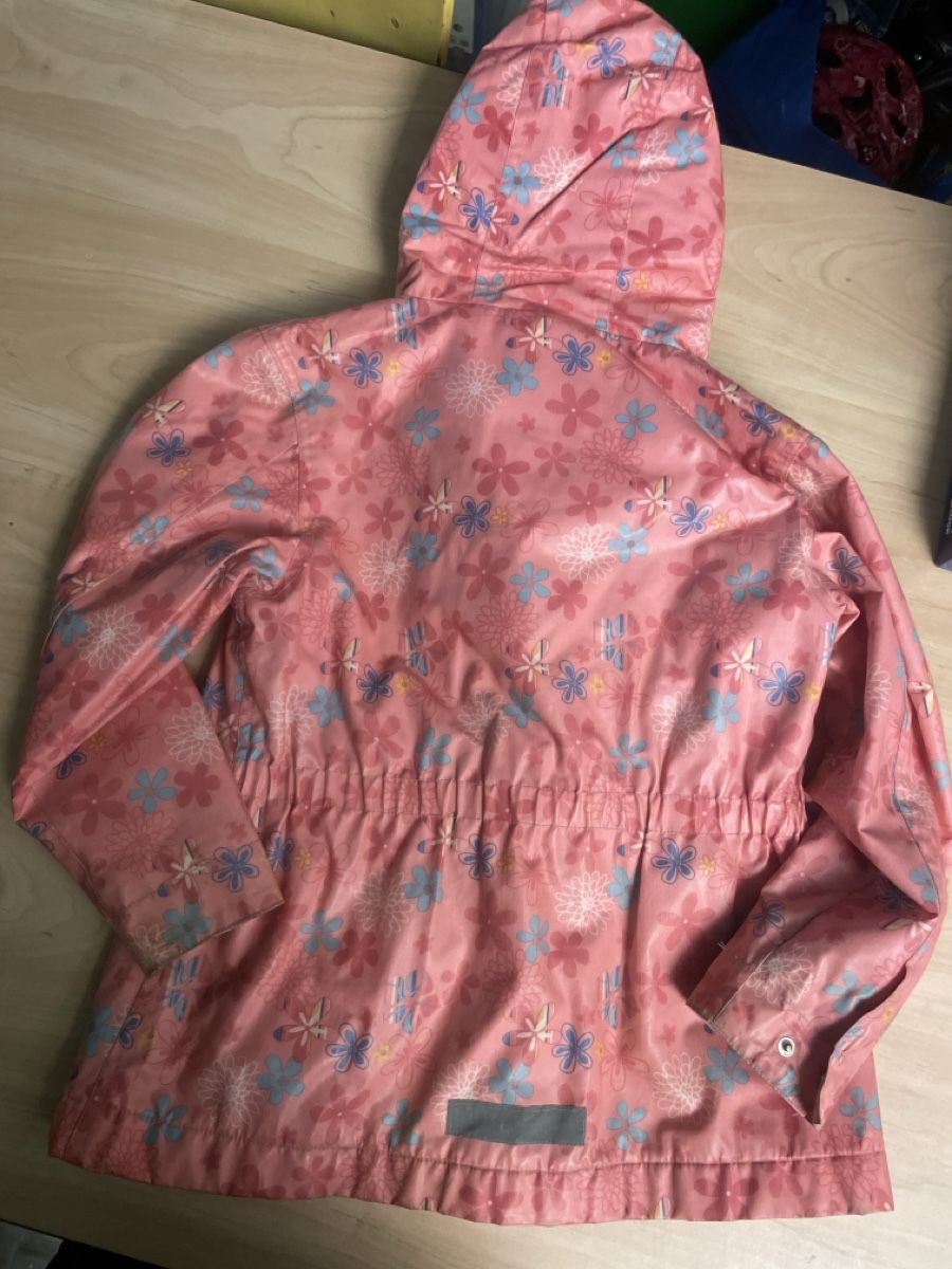 Tchibo Giacche & Cappotti: Rosa Mädchen Regenjacke, Gr.122/128 – Usato da Obergerlafingen venduto da cabo4 2