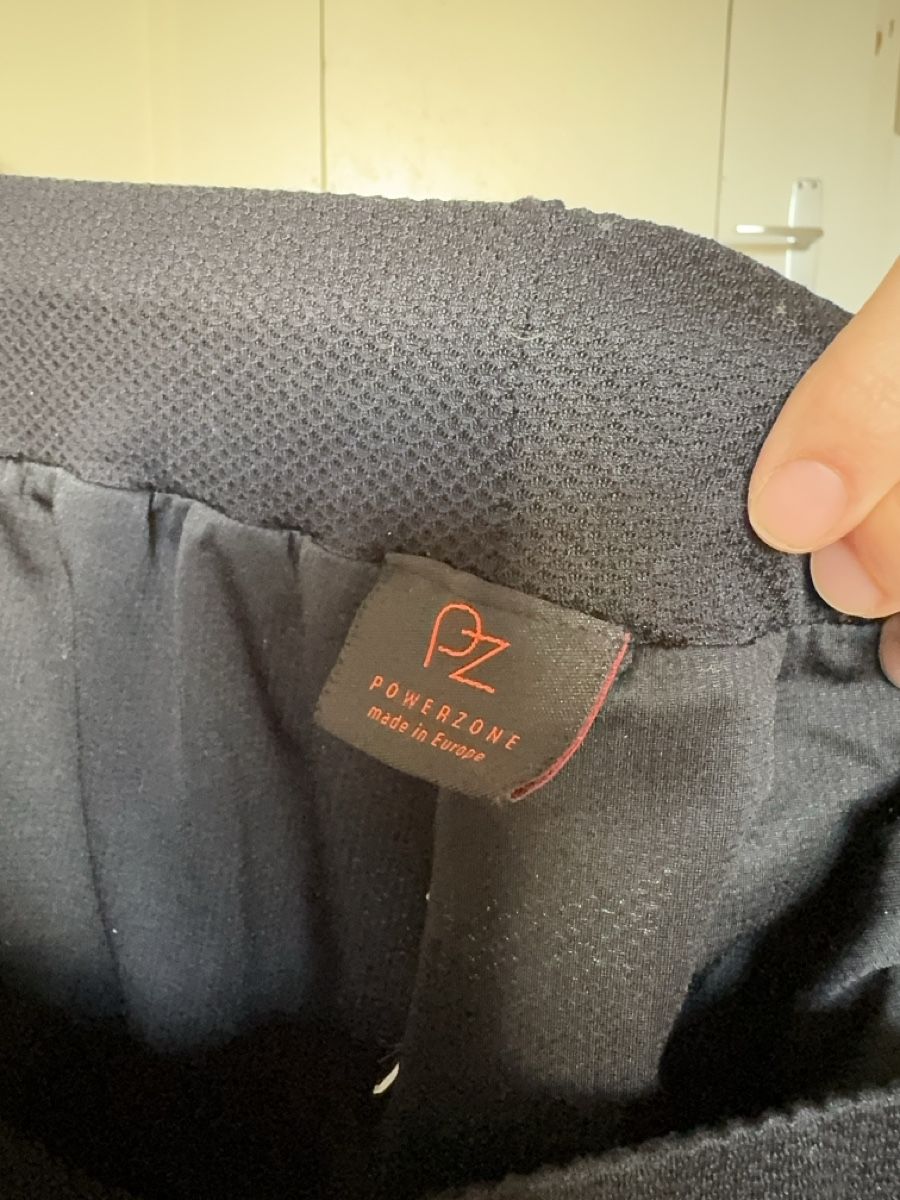 Pantaloni: Powerzone Sport Shorts, Gr. S – Usato da Lauwil venduto da nina-lara 2