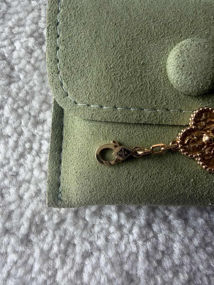 Van Cleef Bracciali & Braccialetti: Bracelet Van Cleef & Arpels, Alhambra, Or Jaune, Comme Neuf – Nuovo (secondo la descrizione) da Lausanne venduto da Stephaniesdressing 3