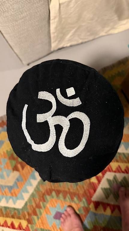 Kissen: Yoga Kissen – Gebraucht aus Grossaffoltern von Nenei 2