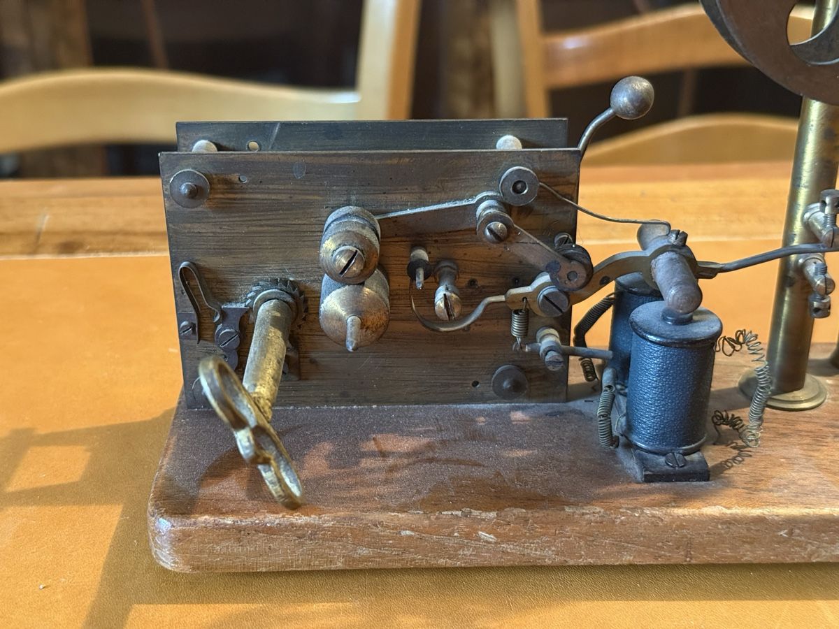 Telefoni: Ancien télégraphe en laiton – Usato da Sierre venduto da OCNL 1