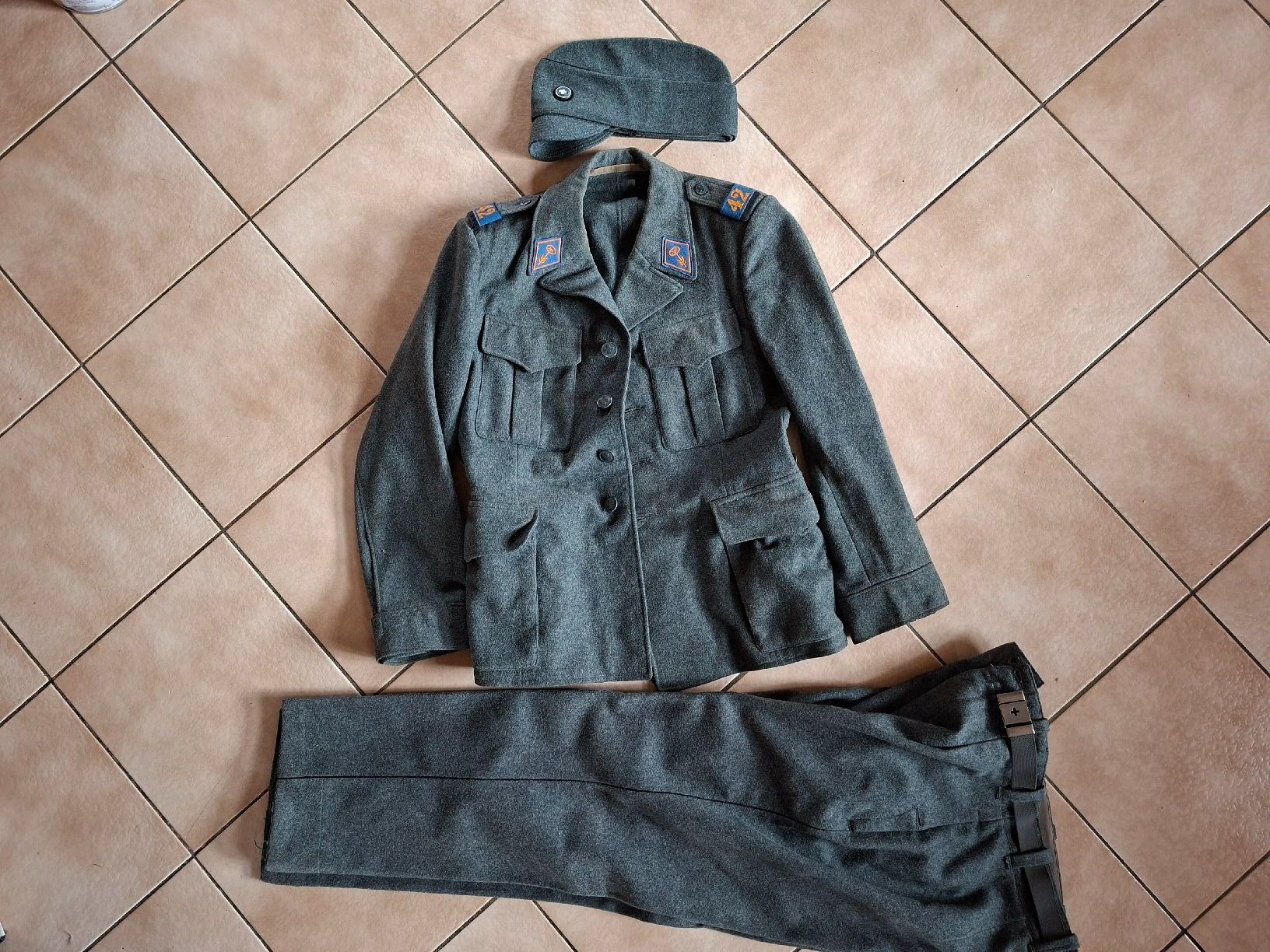 Schweizer Armee Uniformi: Antike Schweizer Armee Militär Uniform – Usato da Schwanden Sigrisw venduto da pho_2mc9