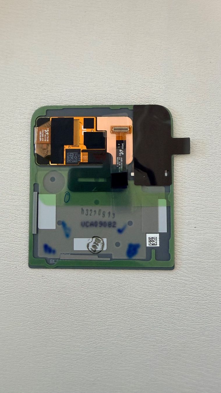 Monitor: Original Samsung Z Flip4 5G Backover mit Display Rot – Nuovo e nell'imballaggio originale da Birmensdorf ZH venduto da aleforyou1982