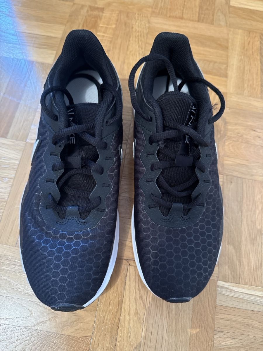 Nike Scarpe da uomo: Nike Legend Essential 2 Running Shoes – Usato da Zürich venduto da st8004 2