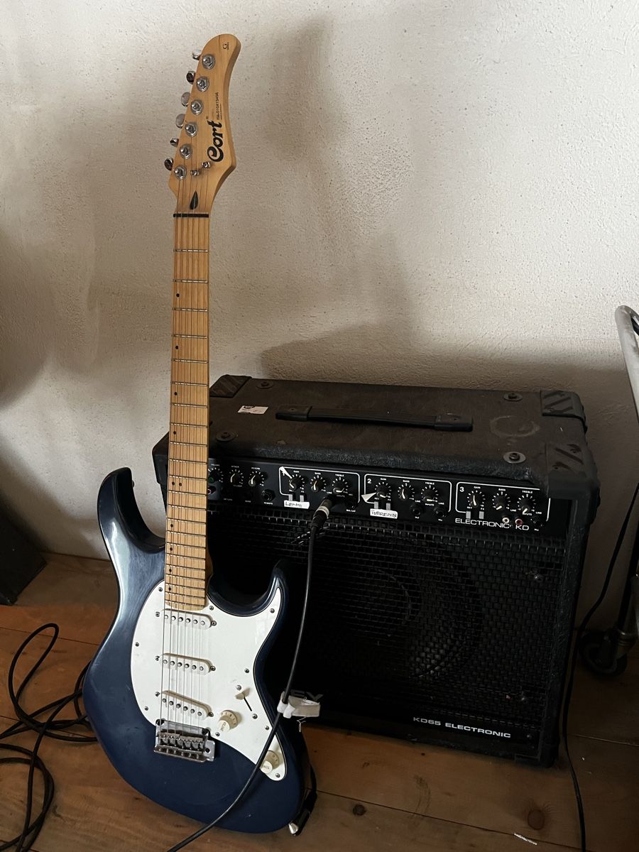 Cort Musikinstrumente: Gitarre mit Verstärker – Gebraucht aus Olten von Rozzo0