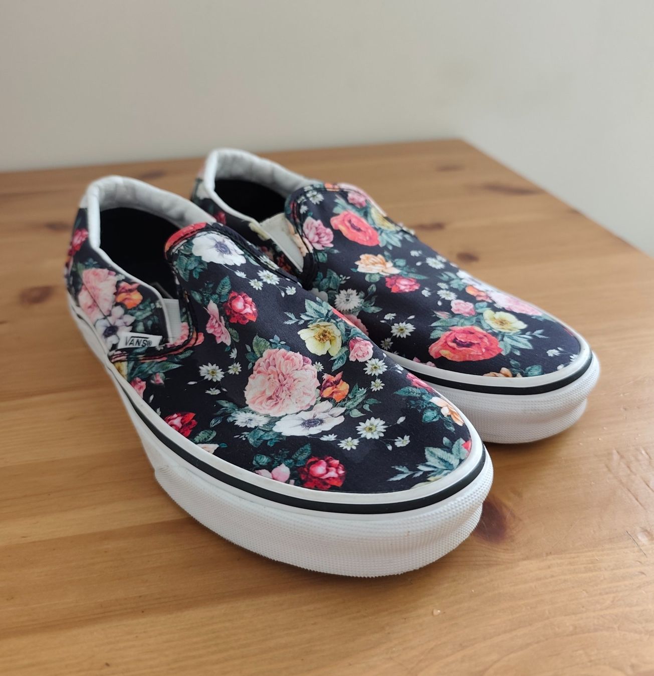 Vans Scarpe da donna: Vans Classic Slip-On im Blumenmuster, Grösse 38.5 – Nuovo (secondo la descrizione) da Rheineck venduto da Polcadot 1