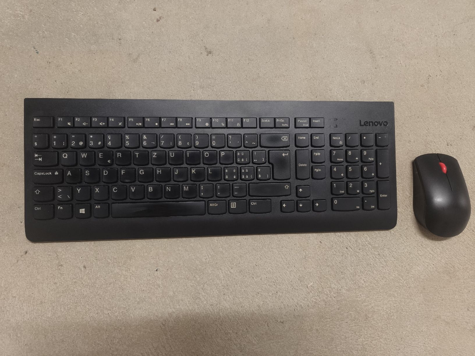 Lenovo Tastiere: Lenovo Bluetooth Tastatur und Maus – Usato da Biberist venduto da Virginie_S