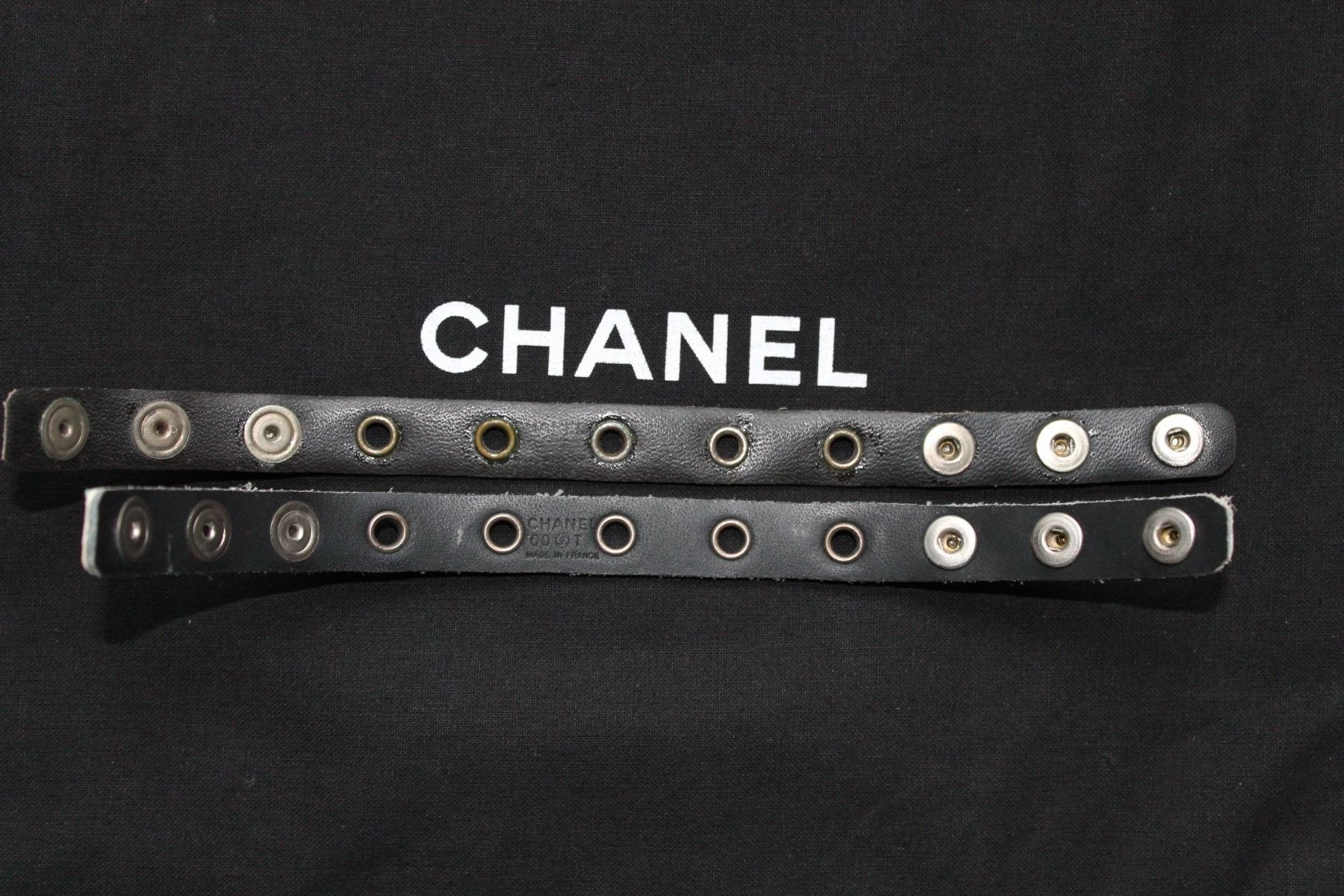 Chanel Armbänder & -reifen: CHANEL Python Leder Armband Armreif CC Logo – Gebraucht aus Wängi von Pambola 4