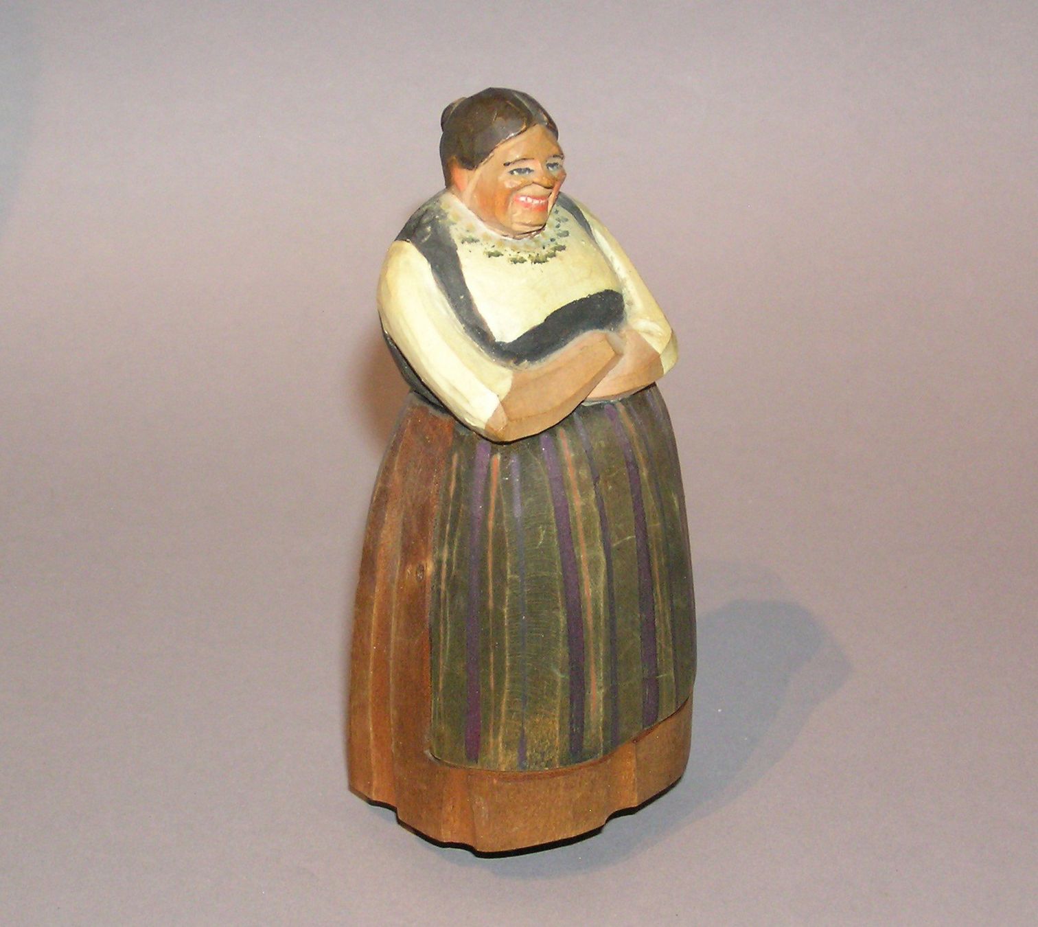 Figurines: HUGGLER BRIENZ HANDGSCHNITZTE BÄUERIN – D'occasion à Grenchen par Antique-hunter 1