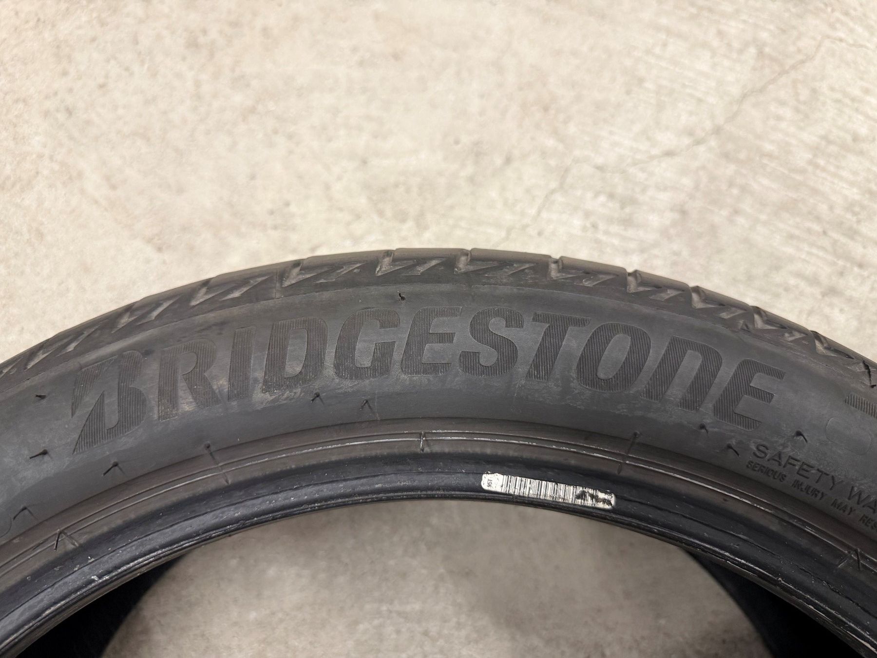Bridgestone Pneus & Kompletträder: Sommerpneus 18" / Bridgestone – Gebraucht aus Schönried von Bahnhofgarage-Haldi 1