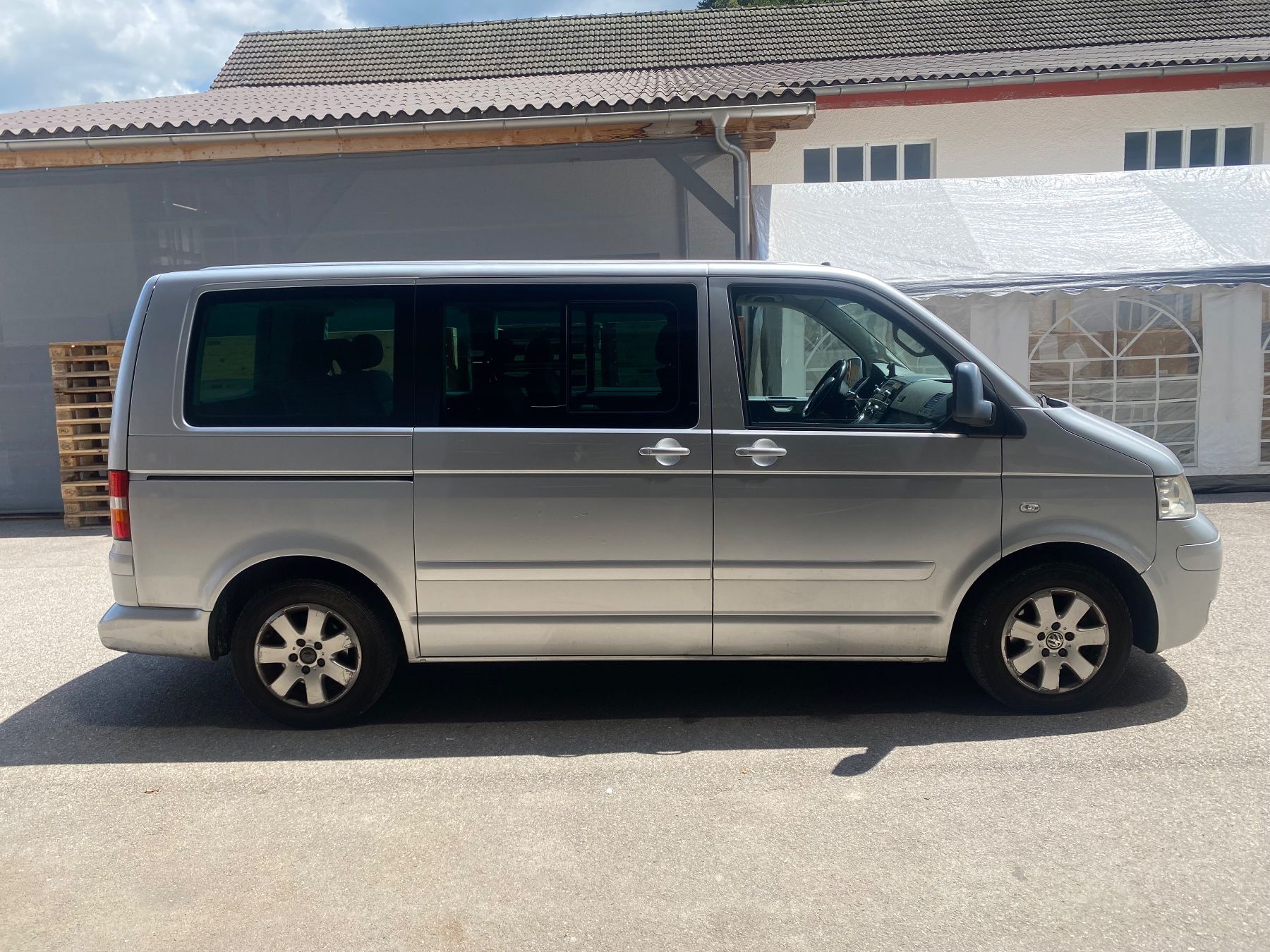 VW Automobili: VW T5 automatique - 2004 - Diesel – Usato da Biel/Bienne venduto da FDominguezM