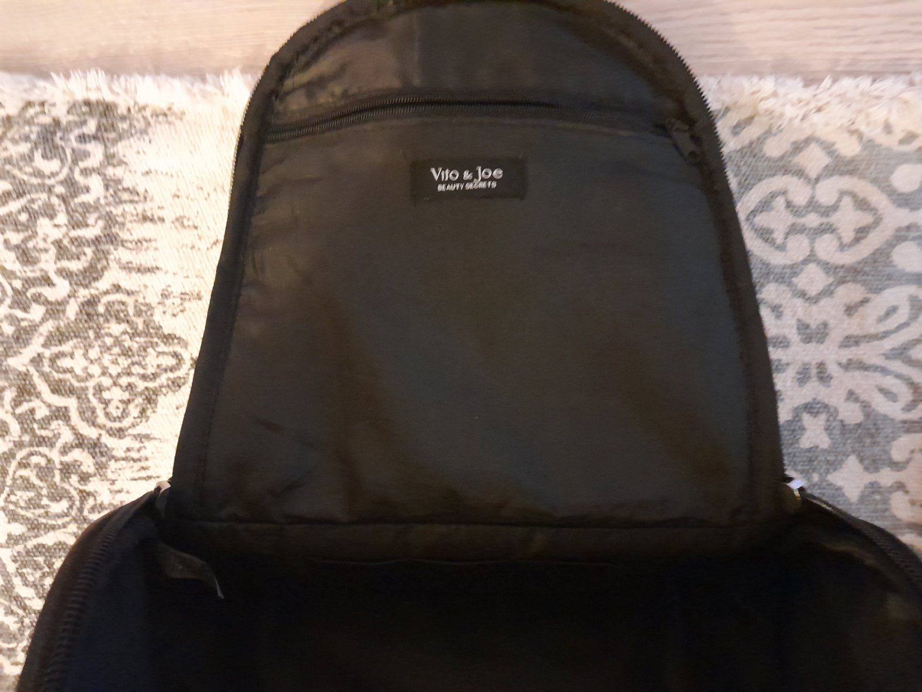 Custodie per cosmetici: Necessaire/ Kulturtasche Damen schwarz – Usato da Zürich venduto da Sustainability 5