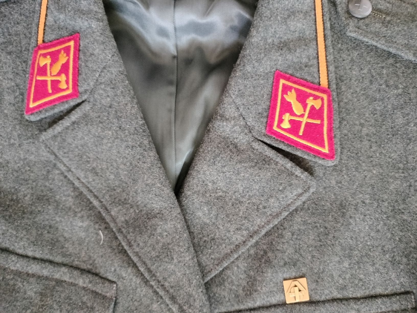 Schweizer Armee Uniformi: Antike Schweizer Armee Militär Uniform – Usato da Schwanden Sigrisw venduto da cadieux71 1