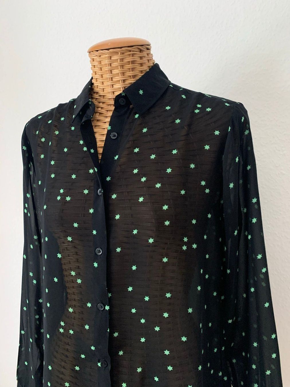 Uniqlo Camicette: UNIQLO - Bluse schwarz mit Sternen M – Usato da Zürich venduto da Diazaio 1