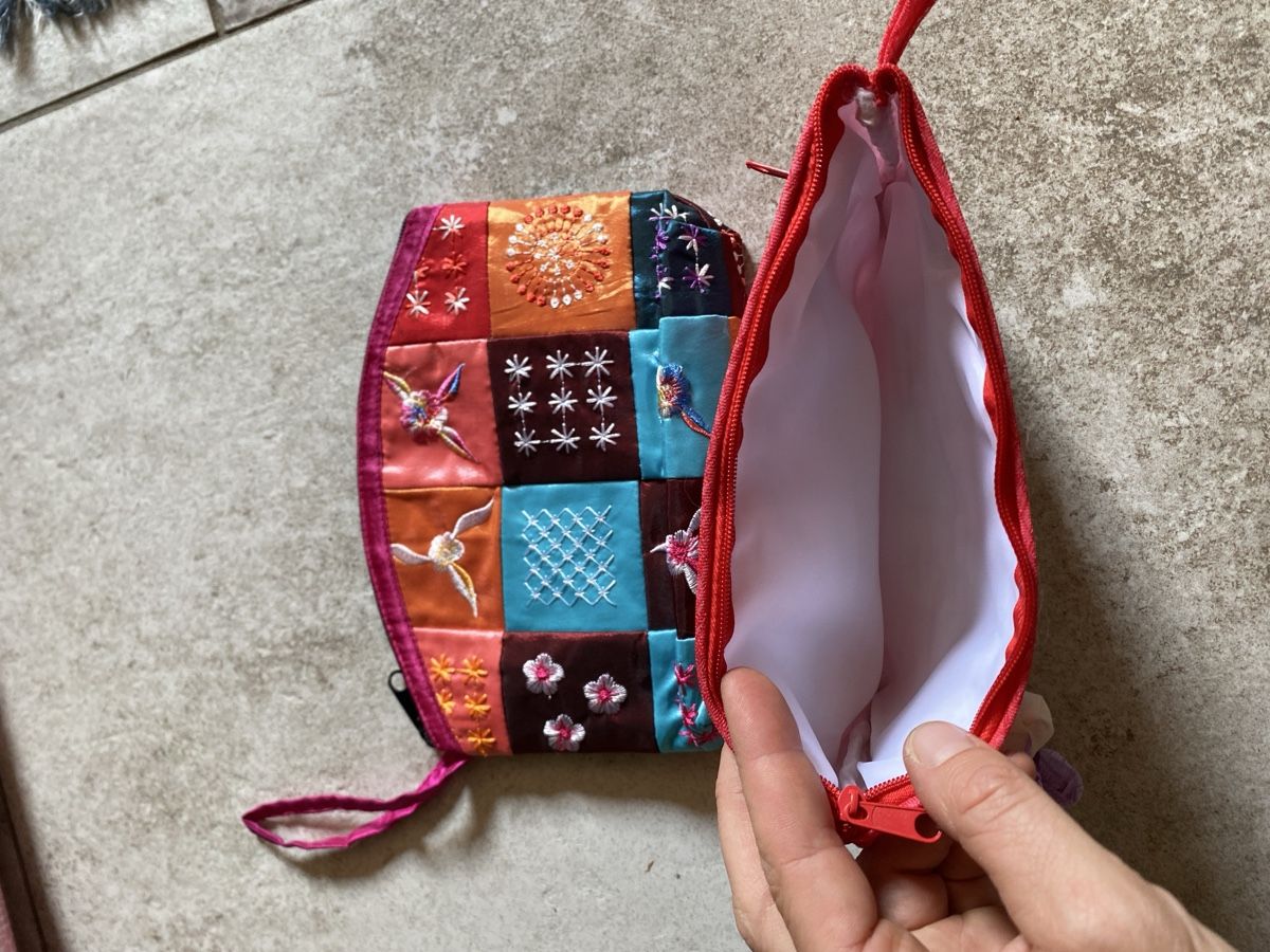 Astucci : Pochette ricamata motivo patchwork con cerniera 2 pezzi – Nuovo (secondo la descrizione) da Monte venduto da sol_wl9x 1