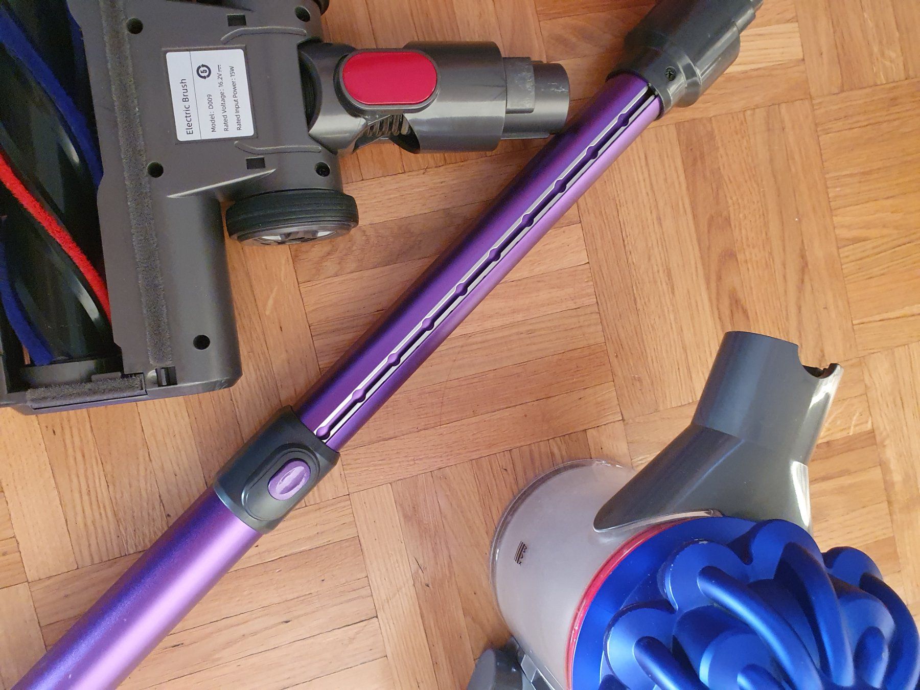 Dyson Aspirapolveri & Accessori: Dyson V7 avec brosses Led, batterie à remplacer – Usato da Prilly venduto da RoDyRe 5
