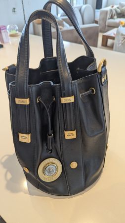 Gianni Versace Beuteltasche schwarz Leder gebraucht