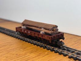 e1974: Flachwagen mit Ladung Echtholz (Spur N)