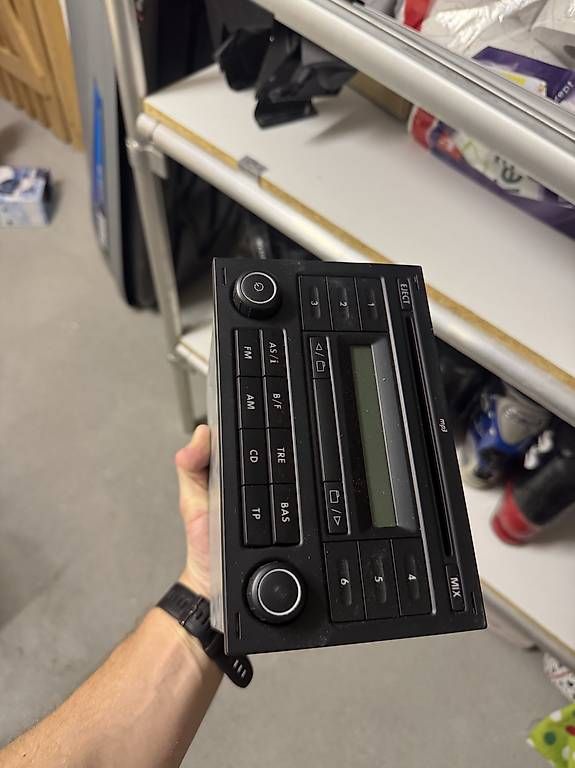 Radios: Radio VW Polo 9n/9n3 – Gebraucht aus Beromünster von