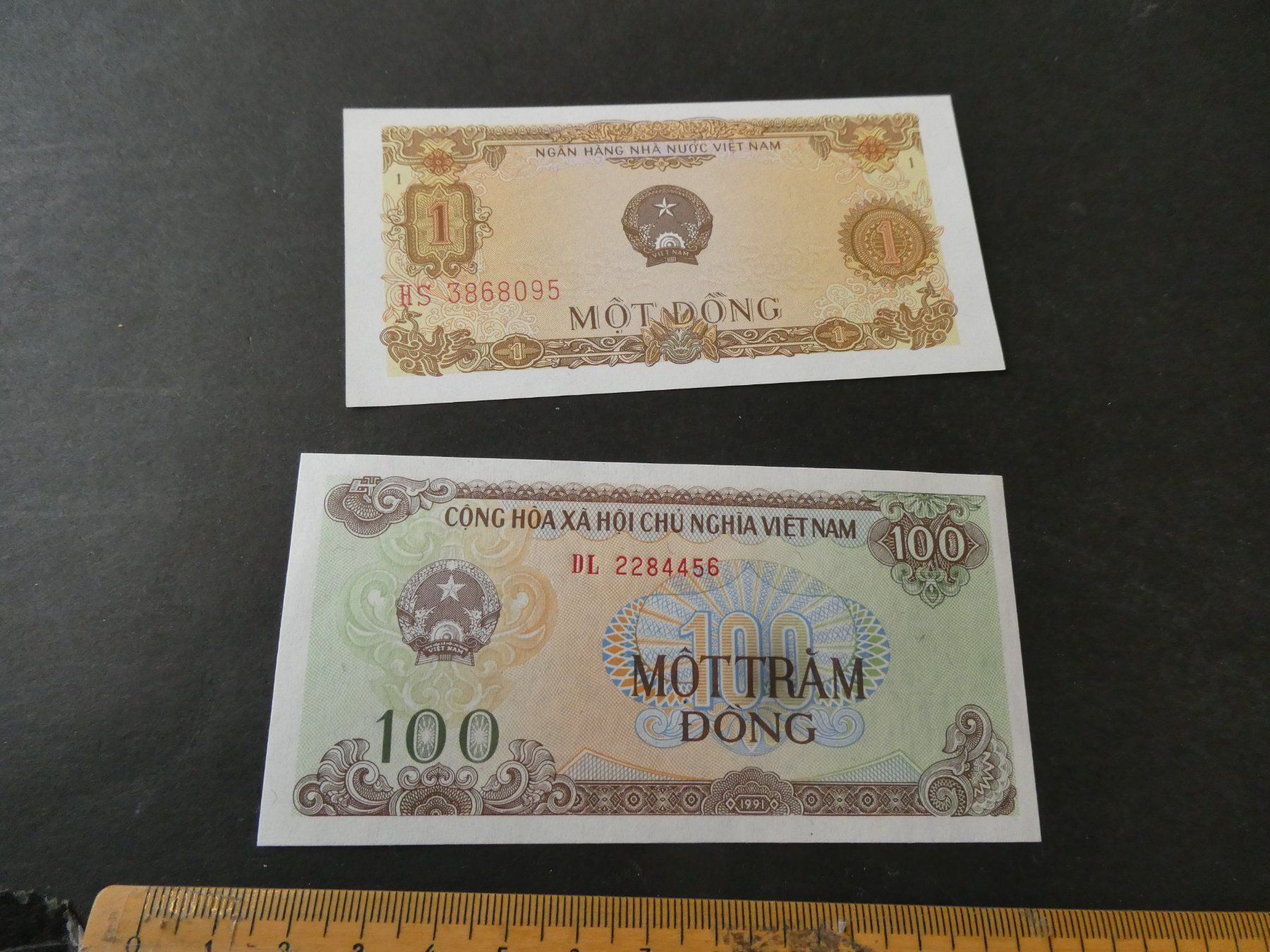 Banconote: Vietnam, 2 alte Geldscheine – Usato da Hinterforst venduto da Rohusri