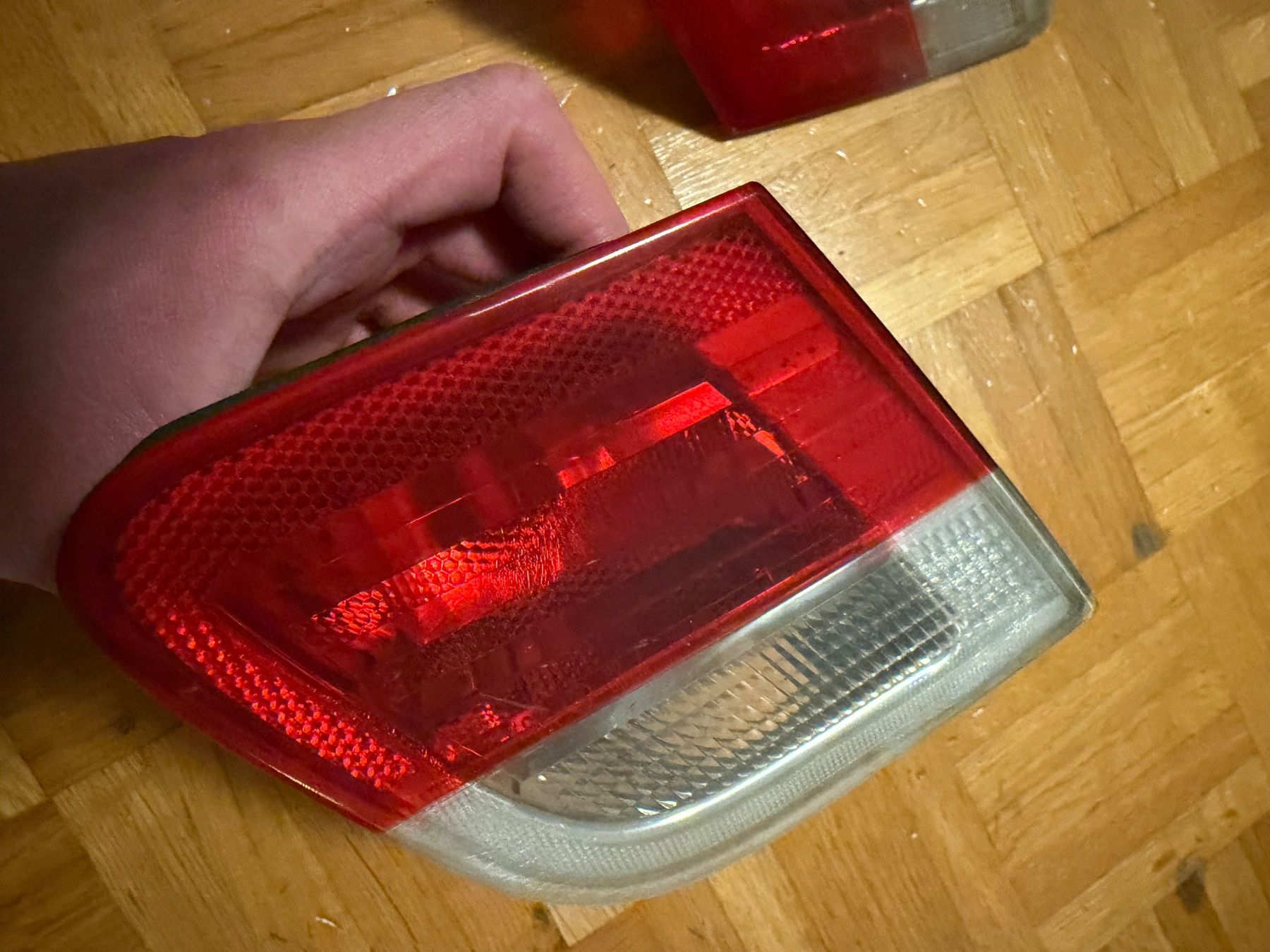 Tutti pezzi di ricambio auto: BMW E46 Rückleuchten innen – Usato da Männedorf venduto da kat_q6hn 2
