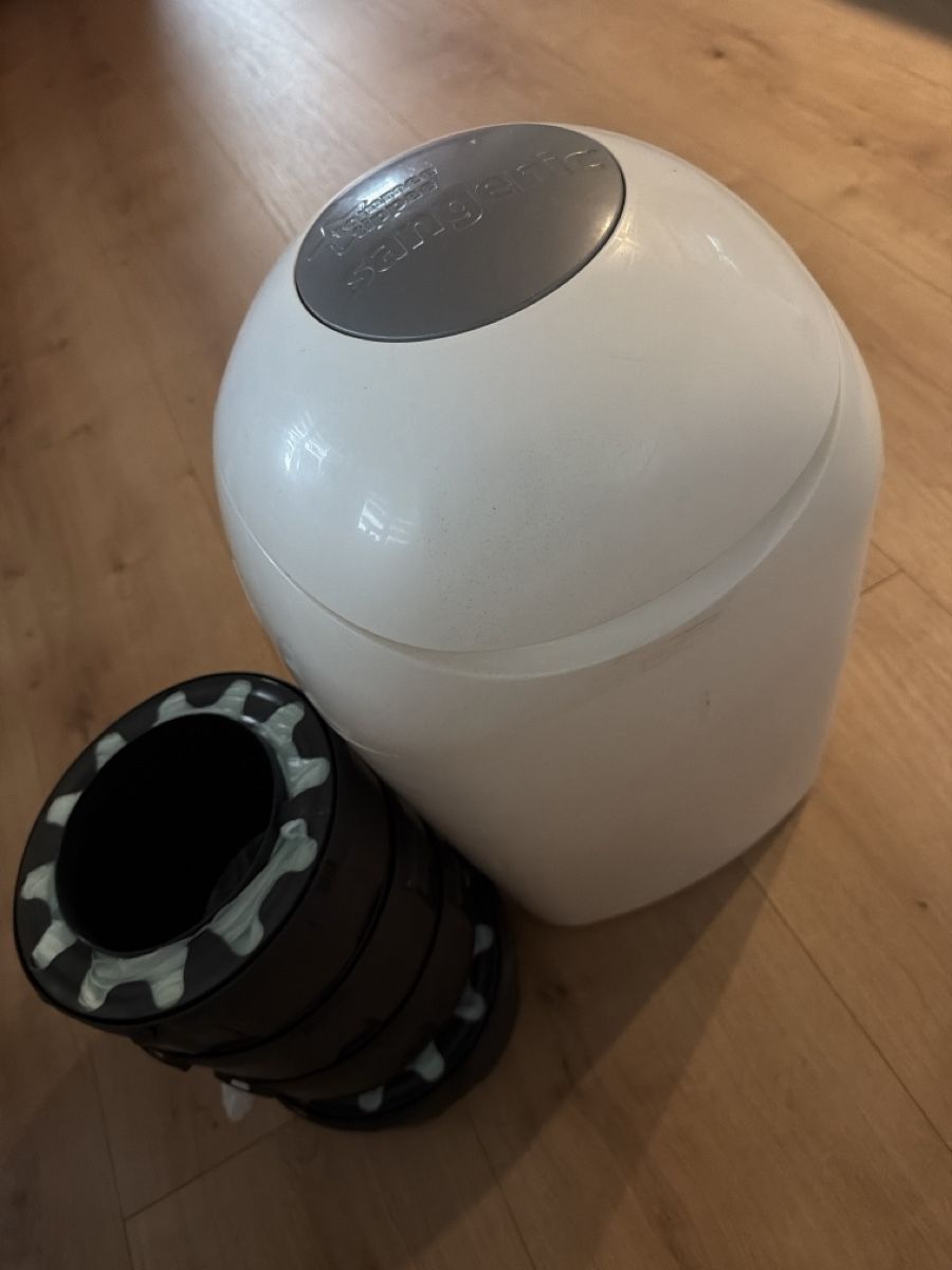 Tommee Tippee Cestini per rifiuti: Tommee Tippee Sangenic Windeleimer + 4 Beutel – Nuovo (secondo la descrizione) da Schleitheim venduto da ptksz