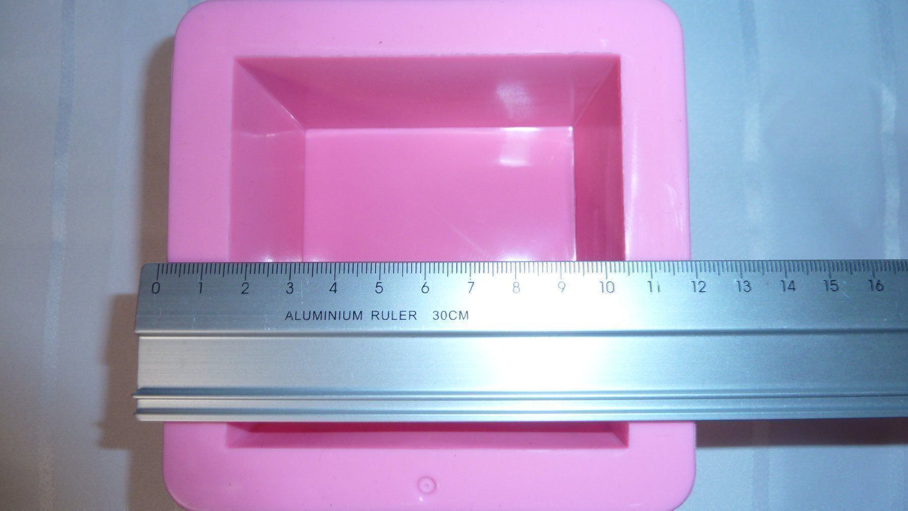 Contenitori & Simili: 2 Silikon Forme Mold*** – Nuovo (secondo la descrizione) da Siebnen venduto da Ra-la-ra-ol 2
