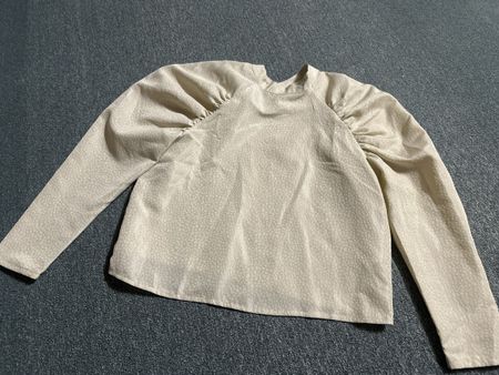 Damen Bluse in Beige mit Metallic Garn, Langarm, neuwertig