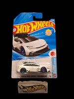 HW J-Imports 2026 Toyota Prius Custom mit Dachbox 1/10 L