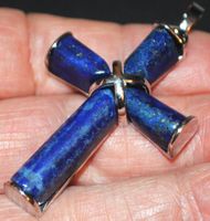 Anhänger L-9810 – Lapislazuli Kreuz 4,5x3cm silbrig