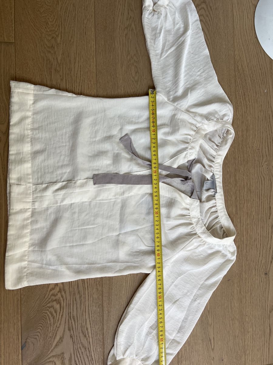 H&M Blusen: H&M Bluse, Gr. s, creme-weiss mit Schleife. Mit Fleck – Defekt aus Oensingen von SchickeDame 2